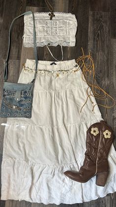 Mexico Aesthetic Clothes, Hippies And Cowboys Aesthetic, Kendall Jenner Country, Ethel Cain Concert Outfit, Ethel Cain Aesthetic Outfits, Festival Outfit Midsize, Earthy Cowgirl, Outfit Ideas Cowboy Boots, Stagecoach 2024