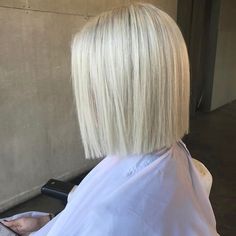 Kort Bob, Strawberry Blonde Hair Color, A Bob, Strawberry Blonde Hair, Bumble And Bumble, Platinum Blonde Hair, Short Blonde Hair, Great Hair, Blonde Hair Color