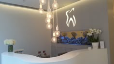 The Reception at K Dental Studios (116 Great Portland Street) www.kdentalstudios.co.uk #fishtank #dental #reception Pediatrics Office, Dentist Office Design Interiors, Dental Reception, Dentistry Office, Dental Clinic Logo, Dental Logo Design, Portland Street