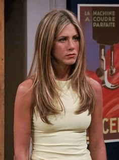 Rachel Green Blonde Highlights, Jennifer Aniston Highlights Blonde Color, Rachel Green Hair Highlights, Rachel Green Long Hair Layers, Jennifer Anniston 90’s Hair, Jennifer Aniston Blonde Hair, Blonde Hair Jennifer Aniston, Jennifer Aniston Hair 90s, Rachel Green Hair