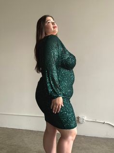 The Plus Size Sparkly Sequin Bodycon Mini Dress is an alluring must-have for your wardrobe! Because it's made out of a dazzling fabric covered in glittery sequins, you're sure to stand out in this dress. Sultry and fun, this feminine piece is sure to turn heads and make a statement! This dress features long sleeves, a padded bust, a zipper down the back, elastic hems, and sequins all over. The material is a stretchy, glittery material. It is made out of 95% Polyester and 5% Spandex. Imported. Ha Plus Size Posing, Vintage Rv, Twin Beds, Famous Fashion, Cute Skirts, Dream Clothes, Bodycon Mini Dress, Fabric Covered, Anime Character