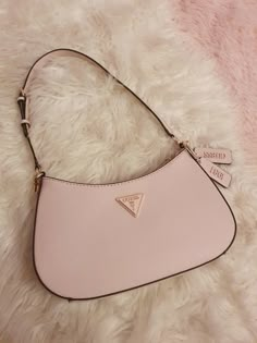 Designer Aesthetic Bags, Guess Pink Bag, Guess Bags Aesthetic, Guess Bag Outfit, Guess Bags Pink, Guess Bags Handbags, Purse Aesthetic, Guess Shoulder Bag, Guess Purse