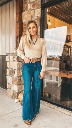 Western Date Night Outfit, Flare Jeans Western, Western Fall Fashion, Western Work Outfit, Western Business Casual, Nails Western, Western Fall Outfits, Turquoise Jewelry Western