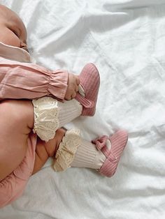 #малышка#грудничок#ребеное#туфли Pink Confetti, Baby G, Evening Outfits, Newborn Photos