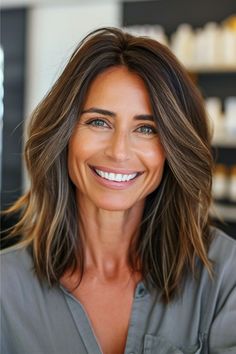 This medium-length cut has soft waves and a touch of beautiful balayage highlights that add depth and movement. The darker roots transitioning to lighter ends create a subtle contrast that’s both natural and stylish. Click here to see more stunning hairstyles for women over 50. Hair Cuts Women Medium Length, Heavy Face Hairstyles, Best Long Hairstyles For Women Over 50, Hair At 40 For Women, Over 50 Womens Hairstyles, Medium Length Haircut Over 50 Women, Hair Cuts Over 40 Medium, Hair Cuts For Women In There 40, Hairstyles For 60 Year Old Women Medium Mid Length