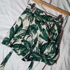 Soft, Cotton Shorts From H&M With Leaf Pattern And Fabric Belt H&m High Waist Bottoms For Day Out, Green Tropical Print Shorts For Summer, H&m High-waisted Shorts For Summer, Summer Tropical Print Green Shorts, Trendy H&m Bottoms For Day Out, H&m Summer Shorts, Green Tropical Style Shorts, Tropical Green Shorts, Green Tropical Print Bottoms For Summer