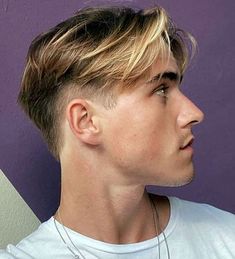 35 Cool Frat Boy Haircuts in 2023 Middle Part Hairstyles Men, Middle Part Haircut, Taper Fade Haircut