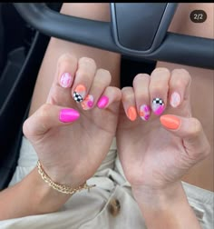 Short Retro Nail Designs, Groovy Spring Nails, Cute Summer Nails Checkered, Cute Bright Nail Designs, Spring Nails Checkered, Retro Spring Nails, Retro Nail Ideas, Fun Cute Nails