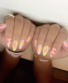 Yellow Funky Nails, Funky Pastel Nails, Retro Almond Nails, Summer Nails Funky, Fun Flower Nails, Groovy Nails Art Designs, Preppy Nail Ideas For Kids, Margarita Nails Design, Summer Boho Nail Ideas