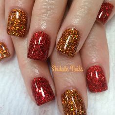 Short Gel Nails Ideas Fall Red, Glitter Nails Fall Colors, Fall Glitter Nails Acrylic, Thanksgiving Colors For Nails, Glitter Fall Nails Acrylic, Fall Sparkle Nails Glitter, November Nail Ideas Gel Short, November Nails Fall Dip, Fall Nail Designs Glitter