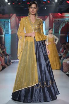 Chanderi Silk Lehenga, Embroidered Anarkali, Lehenga Blouse Designs, Grey Skirt, Lehenga Blouse, Trendy Blouse Designs