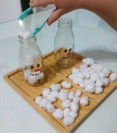 Winter Activities Preschool, Fine Motor Activity, Montessori Practical Life, Nursery Activities, Winter Kindergarten, Preschool Fine Motor, Winter Preschool, Daycare Activities