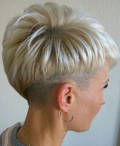 Short Pixie Haircuts For Round Faces Over 40, Side Undercut Bob, Under Cut Pixie, Short Ombre Hair, New Short Hairstyles, Chic Short Hair, Short Hair Undercut, Super Short Hair, Short Grey Hair