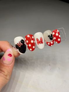 Colorful Mickey Nails, Disney Minnie Mouse Nails, Disney Nails Minnie Mouse, Nail Design Disney, Disneyland Nail Art, Disney Characters Nails, Minnie Nails Designs, Disney Nails Minnie