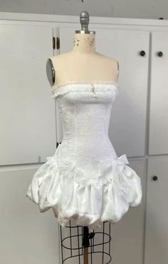 Chain Back Dress, Vintage Corset Dress, Fun Outfits, Dress Corset, Little White Dress, Vintage Corset, Dream Wedding Ideas Dresses, Grad Dresses, Fashion Design Sketches