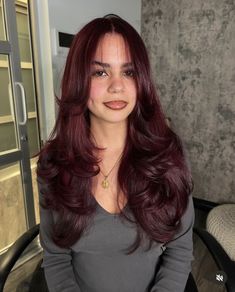 Maroon Hair With Red Highlights, Red Tinted Hair, Colored Hair For Brunettes, Autumn Red Hair, Short And Curly Hairstyles, Maroon Hair Color, Autumn Highlights, Fall Red Hair