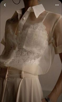 Fashion Mistakes, Looks Chic, 가을 패션, Mode Inspiration, Ladies Fashion, Look Fashion, White Shirt, Classy Outfits, Hands On