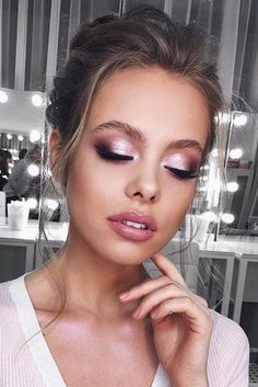 Trucco Glam, Trucco Smokey Eye, Beach Wedding Makeup, Pink Smokey Eye, Long Hair Clip, Wedding Hairstyles And Makeup, Silicone Makeup, Wedding Day Makeup, Beauty Make-up