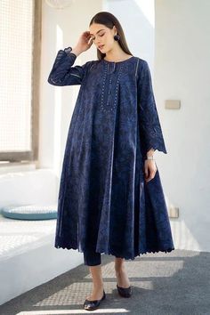 Khadar Kurta Styles, Organza Fabric Dresses, Lawn Kurta Designs, Dress Design Pakistani, Shirt And Trouser, Dupatta Border, Simple Dress Casual, Side Border