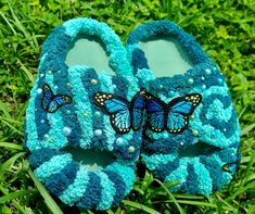 Customized butterfly slippers w/gems to give your feet a stylish look w/ any outfit Yarn Shoes, Butterfly Slippers, Diy Rhinestone Crafts, Teal Butterfly, Wedding Flip Flops, Rhinestone Crafts, Slides For Women, Diy Rhinestone, Sandals Slippers