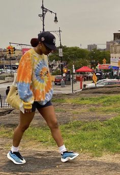 Black Women Streetwear Summer, Streetwear Fashion Outfits Summer, Casual Movies Date Outfit, Park Outfit Black Women, Streetwear Fashion Summer 2023, Streetwear Fashion Women Spring 2023, San Francisco Outfit Summer Street Style, Streetwear Fashion Black Women Summer, College Fits Summer