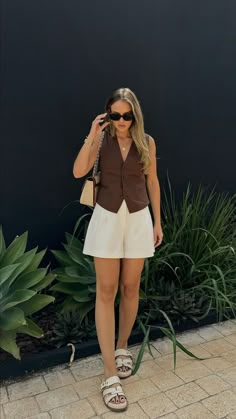 Beige Shirt Outfit, Outfits Calor, Europe Outfits Summer, Spain Fits, Fits Casual, Rome Outfits, Chic Outfits Classy