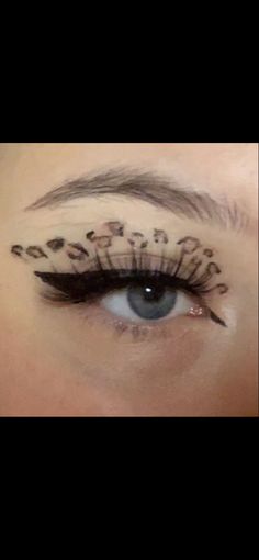 🐆 Halloween Makeup Looks Leopard, Cheetah Print Eye Makeup, Leopard Print Eye Makeup, Jaguar Makeup Halloween, Snow Leopard Makeup, Leopard Eye Makeup, Leopard Face Makeup, Animal Halloween Makeup, Jaguar Makeup