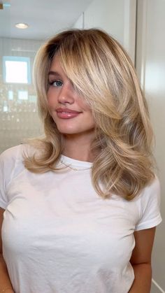 Blonde Layered Hair, Rambut Brunette, Summer Blonde Hair, Haircuts For Medium Length Hair, Chic Short Hair, Hairstyles For Layered Hair, Blonde Hair Inspiration, Blonde Hair Looks, Haircuts For Medium Hair