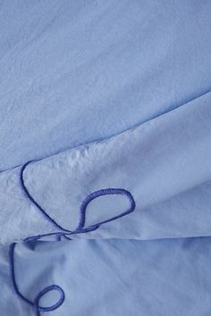 the blue sheets are laying on top of each other