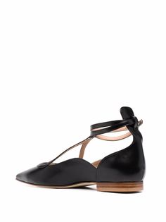 Ballerina Heels, Fun Shoes, Pointy Flats, Ballerina Shoes, Pointed Toe Flats, Black Flats, Shoes Black, Nice Shoes, Crossover