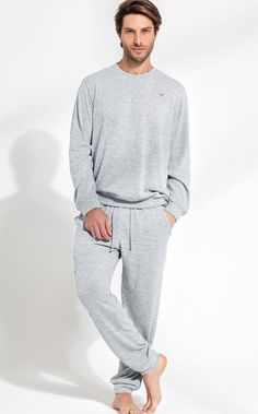 Winter Pijama, Comfy Home Outfits, Mens Night Suit, Mens Pjs, At Home Outfits, Mens Nightwear, Clothing Guide, Cute Sleepwear, Winter Pajamas