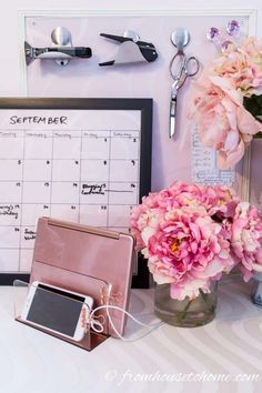 Desk Organization Ideas (For The Most Organized Desk Ever) | Home Office Decor and Organization Organization At Work, Desk At Work, Hobby Desk, Work Cubicle