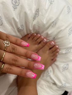 #nails #french tip #manicure #pedicure #hotnails #slay Pink Tip Nails, Unghie Sfumate, Colorful Nails, Short Square Acrylic Nails