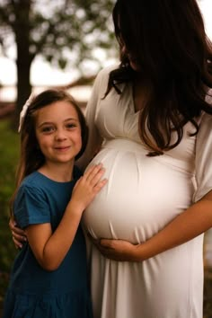 Summer Maternity Pictures, Diy Maternity Photos, Maternity Picture Outfits, Outdoor Maternity Photos