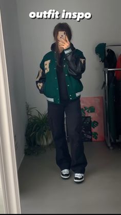 Gamer Aesthetic Outfit, Green Hoodie Outfit, Letterman Jacket Outfit, Varsity Outfit, Fashion Outfits Modest, Gamer Aesthetic, Varsity Jacket Outfit, Aesthetic Rose, Streetwear Lifestyle