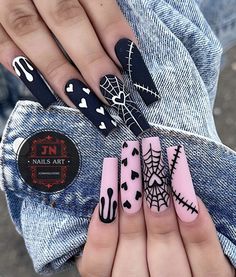 Gothic Nail Inspiration, Holloween Nails Designs, Skeleton Nails Designs, Halloween Stiletto Nails Design, Grad Nails, Nail Halloween, Halloween Nail Ideas, Black Halloween Nails, Horror Nails