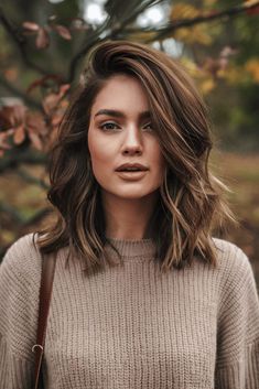 Rambut Brunette, Fall Hair Cuts, Fall Hair Color For Brunettes, Fall Hair Trends, Brunette Balayage Hair, Haircuts For Medium Hair, Hair Color And Cut, Fall Hair Color, Medium Hair Cuts