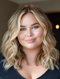 Haircuts For Thick Wavy Hair Round Face, Fine Hair Haircuts Round Face, Lob Haircut For Round Face Plus Size, Plus Size Mid Length Hair, Haircuts For Fuller Faced Women, Wavy Haircut For Round Face, Plus Size Blonde Hair, Plus Size Lob Haircut, Short Haircuts For Women Chubby Face