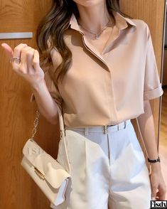 Fisdy - Blusa de gasa de manga corta para mujer: Top minimalista elegante y sofisticado Chic Blouses, Stylish Blouse, Elegant Blouses, Style Cardigan, Chiffon Shirt, Chiffon Blouse, Ladies Tops Fashion, Cuff Sleeves, Fashion Tops