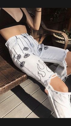 Jean Diy, Custom Pants, Diy Pants, Painted Clothes Diy, Custom Eyes, Custom Jeans, Painted Jeans, Diy Fashion Clothing