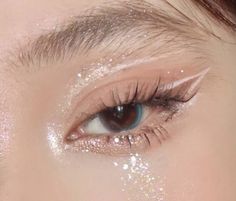 ━ 𝐡𝐚𝐳𝐞𝐥 ☻ Euphoria Makeup Asian Eyes, Euphoria Makeup Asian, Eye No Makeup, Coloured Makeup, Euphoria Eye Makeup, Eye Makeup Glitter, Korean Eye Makeup