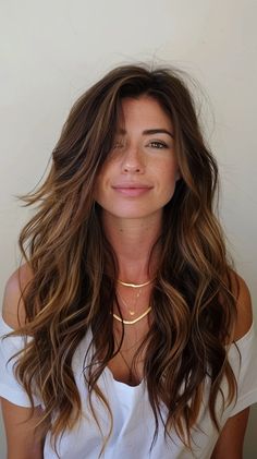 Bronzed Brunette Hair, Sunkissed Hair Brunette Sun Kissed Natural Subtle Highlights, Summer Brunette Hair, Sunkissed Brunette Hair, Sunkissed Brunette, Brunette Hair Ideas, Sunkissed Hair Brunette, Color Trends 2024