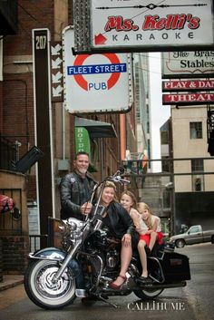 Harley Davidson Couple, Rockabilly Family Photos, Printers Alley Nashville, Biker Photos, Fleet Street, Good Poses, Family Pics, Photo Printer