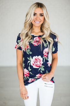 Cristen Floral Tee Floral Tee Outfit, Neutral Clothes, Outfits Neutral, Blue Clothing, Perfect Summer Outfit, Women Workout, Pants Outfits, Floral Tee