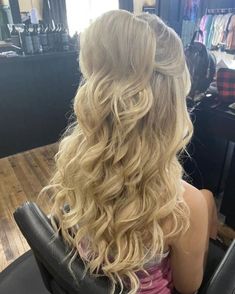 Prom Hair Volume, Half Up Half Down Semi Formal Hair, Party Hair Ideas, Blonde Hairstyles Half Up Half Down, Half Up Pageant Hairstyles, Teased Half Up Half Down, Prom Blonde Hairstyles, Deb Hairstyles Half Up, Races Hairstyles