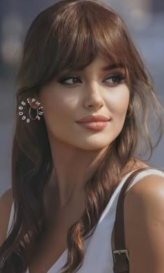 Makijaż Smokey Eye, Hair With Bangs, Women Faces, Tape In Hair Extensions, Cortes De Cabello, Beauty Face