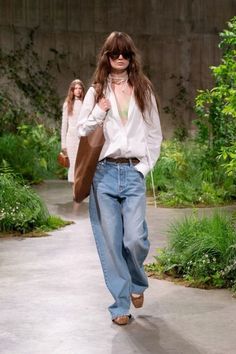 Gucci: Get the look for less - WearsMyMoney Gucci Runway, Resort Fashion, Outfit Jeans, Jacket Outfit, Gucci Fashion, Mode Inspo, John Galliano, 가을 패션, Mens Accessories Fashion