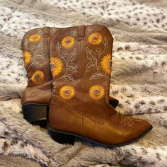 Never Worn Sunflower Pointed Toe Cowgirl Boots Size 7 Sunflower Cowgirl Boots, Cowboy Outfits, Cowgirl Boots, Shoes Heels Boots, Brown Gold, Shoes Women Heels, Heeled Boots, Cowboy, Sunflower