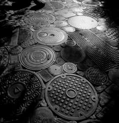 a manhole cover on the ground with lots of circles