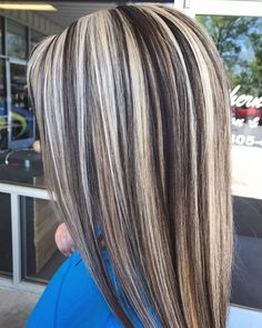 Can we forever live in the 90's and still have chunky highlights they are my FAV! 😍🙌🏻 #southernrootssalonandspa #chattanooga #northgeorgia… | Instagram Hair Color Ideas Chunky Highlights, Hair With Chunky Highlights, Platinum Blonde Chunky Highlights, Hair For Cool Summer, Chunky Blonde And Brown Highlights, Kelly Clarkson Chunky Highlights, Thick Chunky Highlights, Caramel Chunky Highlights